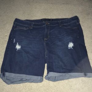 High waisted Bermuda shorts